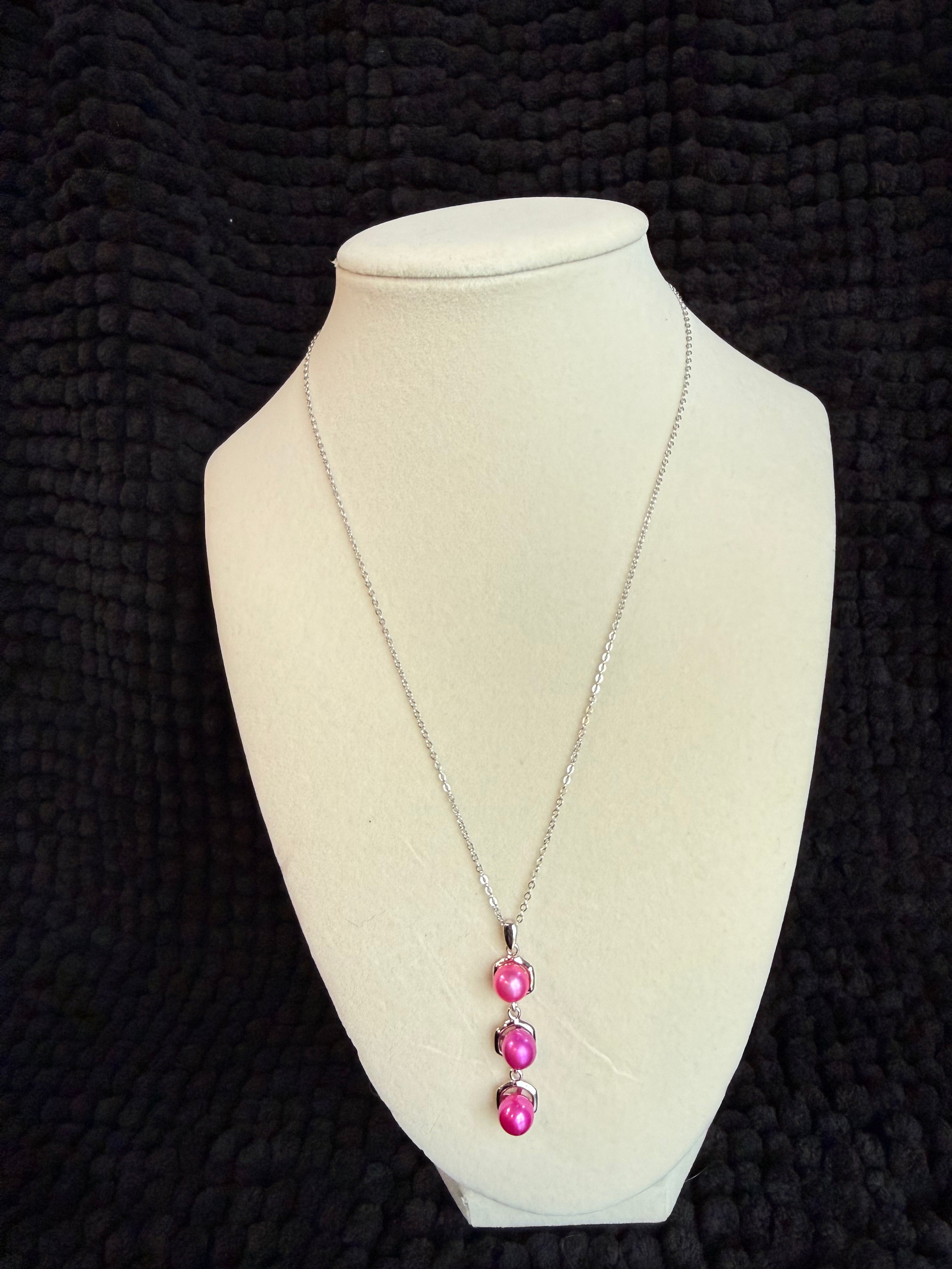 Triple Pendant necklace