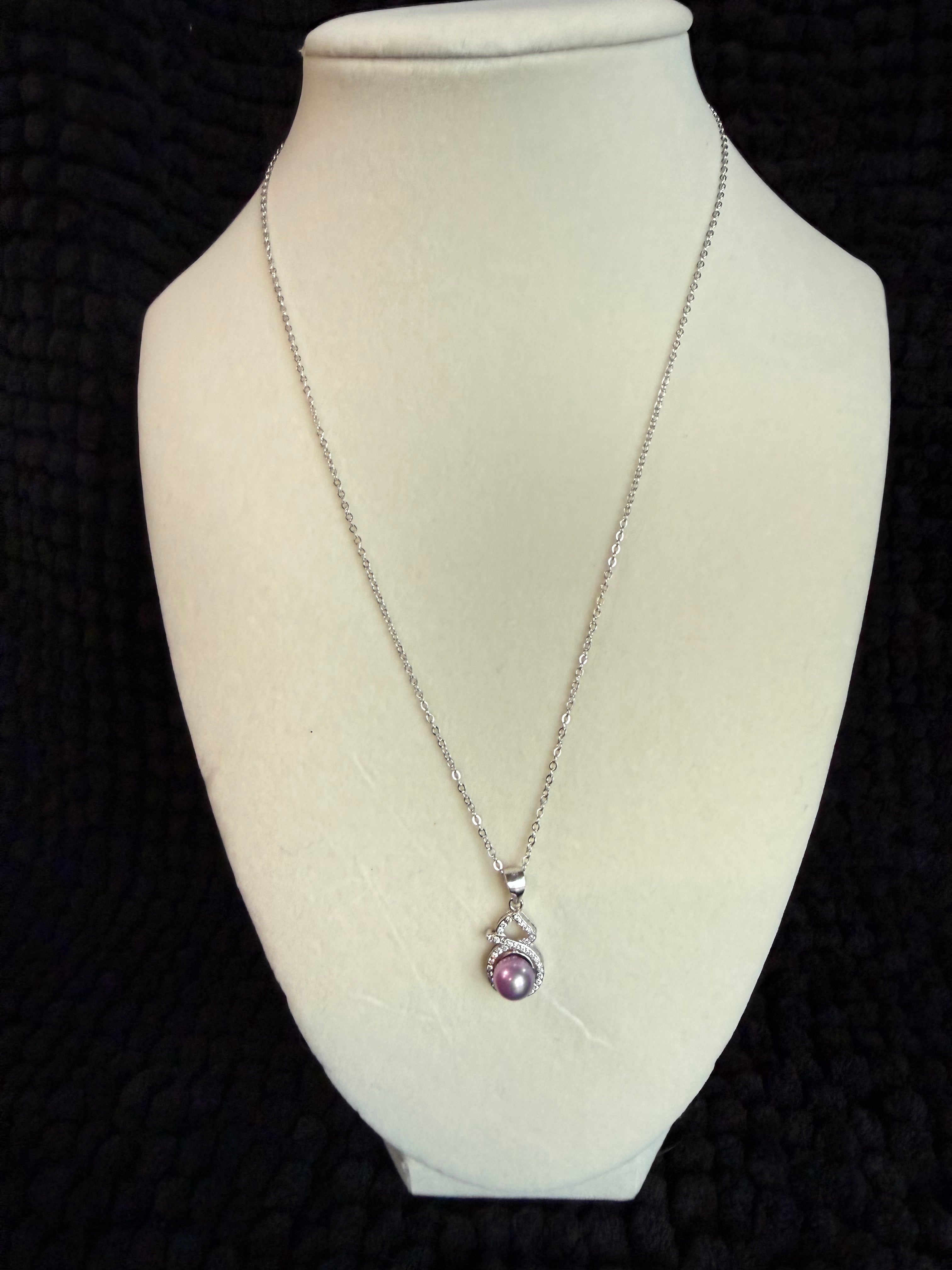 Figure 8 necklace